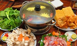 Món ngon ngày Tết: Cách làm lẩu gà thơm ngon