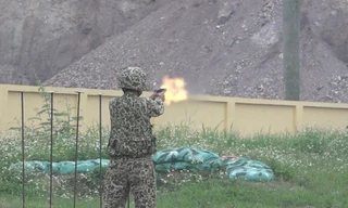 Lính đặc công tập trận bắn đạn thật giải cứu con tin