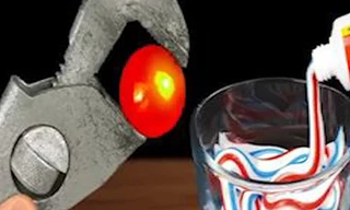 Đặt quả cầu kim loại đã đun nóng vào kem đánh răng sẽ ra sao?