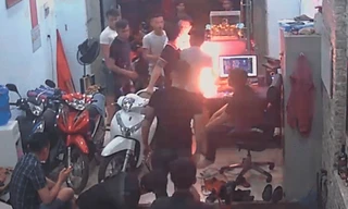 Nam thanh niên đem xăng đốt tiệm cầm đồ