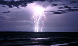 'Siêu sét' mạnh gấp 1.000 lần sét thường