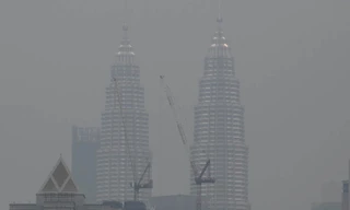Kuala Lumpur ngập trong khói bụi
