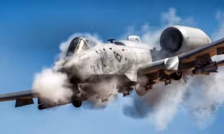 Xem cường kích 'Thần sấm' bay liệng, nhả đạn vào mục tiêu trên bộ