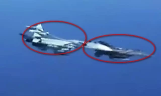 Khoảnh khắc chiến đấu cơ Su-27 Nga ép tiêm kích Mỹ đổi hướng