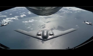 Siêu chiến cơ F-35 tiếp nhiên liệu cho 'Bóng ma' B-2 Spirit