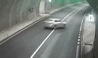 Tài xế chết thảm vì dùng smartphone 30 lần trong 34 phút