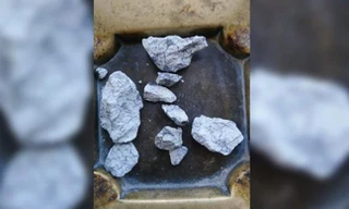 Thiên thạch nổ tung thành từng mảnh vụn rồi văng xuống như mưa 