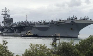 Cận cảnh tàu sân bay 'thành phố nổi' của Mỹ ở Biển Đông