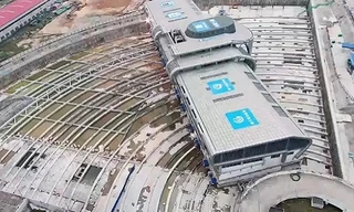 Bến xe buýt 30.000 tấn xoay 90 độ