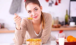 Tại sao bạn nên ăn sáng sau 30 phút thức dậy?