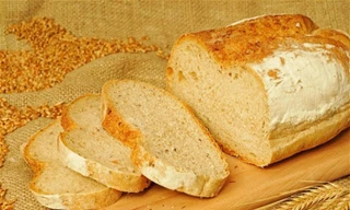 Lý do bạn nên vứt cả ổ bánh mì dù chỉ bị mốc nhẹ
