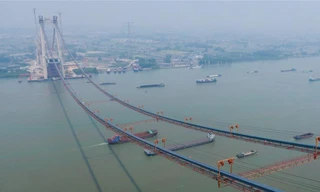 Trung Quốc sắp hoàn thành cầu treo hai tầng dài 6,4 km