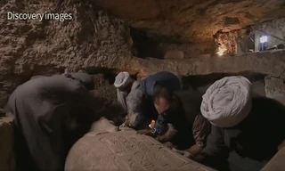 Ai Cập mở nắp quan tài chứa xác ướp hơn 2.500 năm tuổi