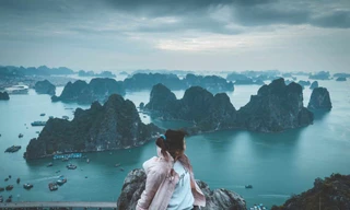 Một ngày của khách quốc tế trên vịnh Hạ Long