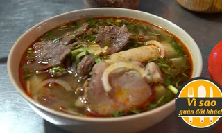 Xếp hàng ăn bún bò không tên ở Sài Gòn