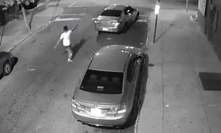 Nổ súng vào xe vì khó chịu với ánh đèn