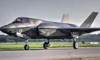 Khoảnh khắc siêu chiến đấu cơ F-35 cất cánh và leo dốc ngoạn mục