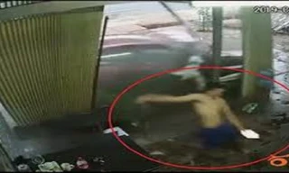Nam thanh niên thoát chết trong gang tấc khi ô tô lao thẳng vào người
