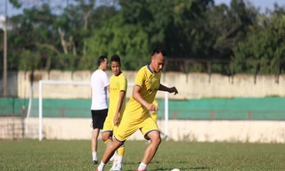 Mục kích tuyển thủ Trọng Hoàng tập khai xuân cùng SLNA 