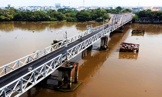 Cận cảnh cây cầu sắt hơn 100 tuổi ở Sài Gòn bị tháo dỡ