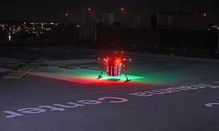 Thiết bị bay điều khiển từ xa chở quả thận đi cấy ghép