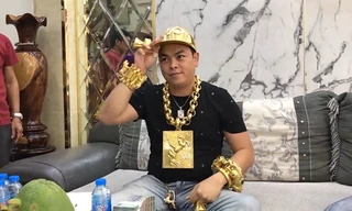 Bộ sưu tập xe và trang sức vàng của Phúc XO