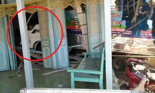 Clip: Xe tải lao thẳng vào nhà, dân hoảng loạn tháo chạy