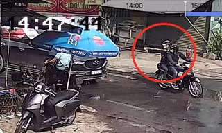 Giương ná cao su bắn nứt kính ô tô, 2 thanh niên bị đánh bầm dập
