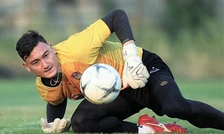 Văn Lâm tập luyện tích cực trước thềm đại chiến với Bangkok United