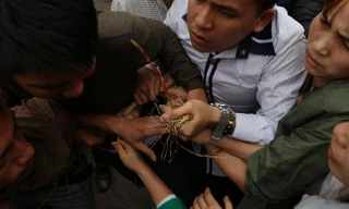 Cảnh tranh giành manh chiếu mong sinh con trai ở hội Đúc Bụt Vĩnh Phúc