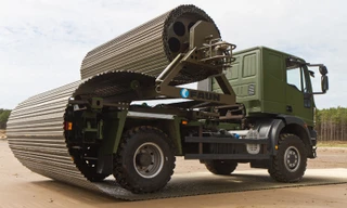 Thiết bị trải 50 m mặt đường kim loại trong 10 phút