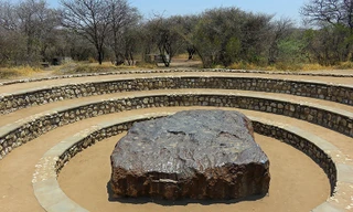 Nông dân phát hiện tảng thiên thạch nặng 60 tấn