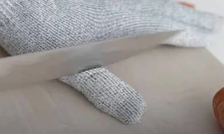 Găng tay dao cứa không đứt giúp nấu ăn an toàn