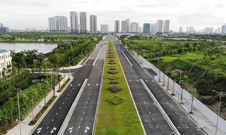 Cận cảnh con đường 8 làn nối 3 quận nội thành từ trên cao