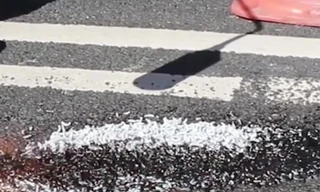 Xem người nước ngoài “vá ổ gà” siêu tốc với công nghệ tiên tiến!