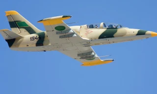 Máy bay Libya mang bom hạ cánh xuống đường ở nước láng giềng