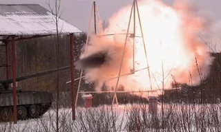 'Xe tăng bay' T-80 của Nga khai hỏa 'đạn' đặc biệt