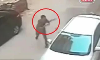 Clip: Bưng gạch đập kính ô tô và cái kết gậy ông đập lưng ông