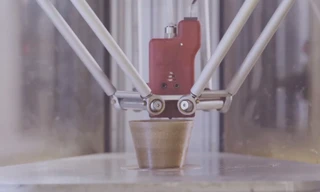 Máy ép biến vỏ cam thành ly nhựa sinh học