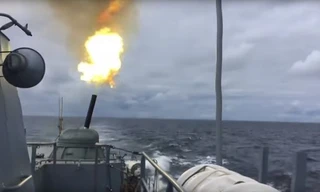 Tàu Nga khai hỏa như ‘sấm sét’ tại biển Baltic