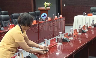 Trung tâm hành chính Đà Nẵng thay thế chai nhựa bằng thủy tinh