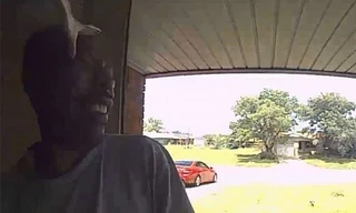 Rắn nấp trên cửa cắn trúng mắt người đàn ông Mỹ