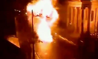 Kinh hoàng khoảnh khắc bom xe phát nổ ở Bắc Ireland