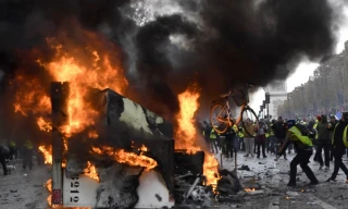 Biểu tình áo vàng ở Pháp tiếp diễn tuần thứ 10 liên tiếp