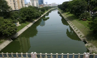 Hà Nội: Sông Tô Lịch giảm mùi, nước chuyển màu xanh