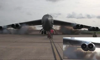 Xem máy bay B-52 dùng thuốc nổ khởi động động cơ