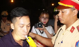 CSGT TP.HCM chốt chặn kiểm tra tài xế sử dụng chất kích thích