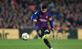 Messi và những cú sút phạt kinh điển trong PES 2019