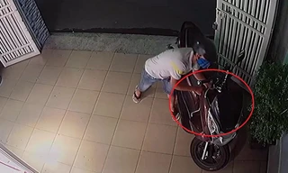 Vào tận nhà đang có chủ để bẻ khóa lấy xe máy