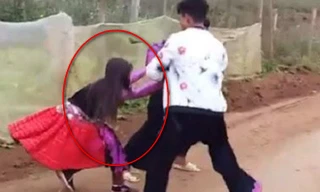 Bé gái vùng vẫy khóc khi bị nhóm thanh niên bắt vợ